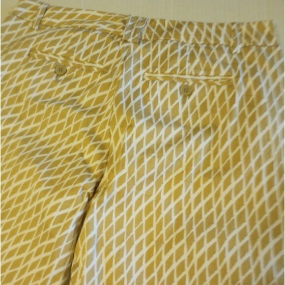 New York and Co. abstract print capris - Picture 6 of 10